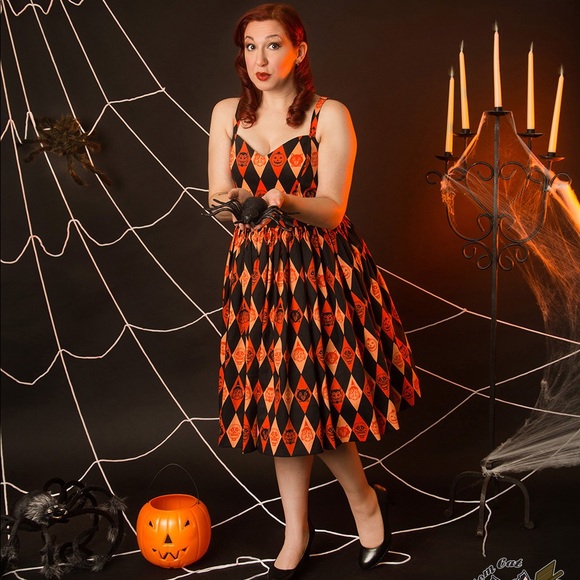 🎃Meet your Posher, Toni 🎃 - Picture 3 of 8